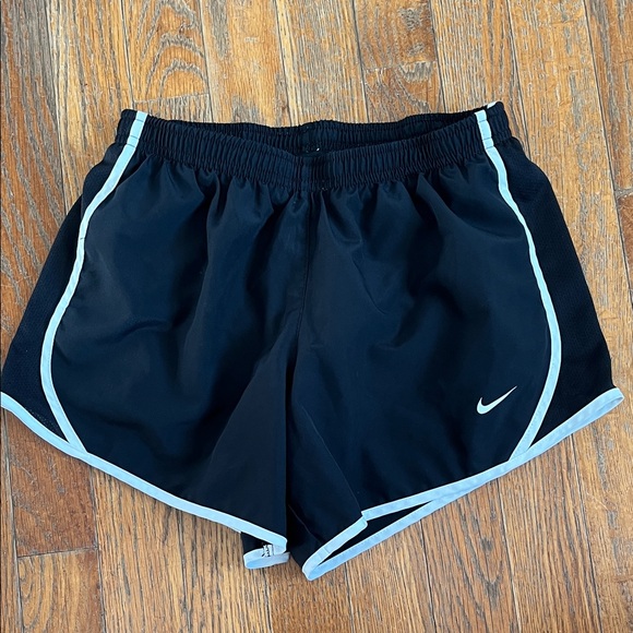 Nike Girls Black and White Athletic Shorts size large - Picture 1 of 3